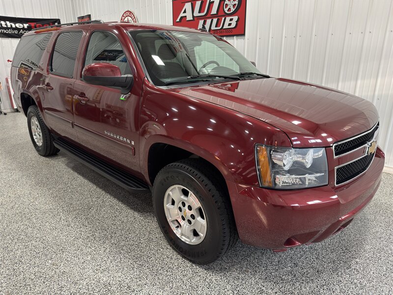 2008 Chevrolet Suburban - Photo 4 - Rochelle, IL 61068