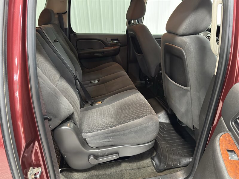 2008 Chevrolet Suburban - Photo 7 - Rochelle, IL 61068