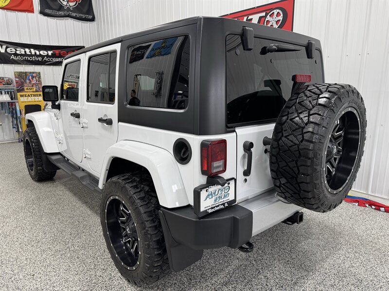 2015 Jeep Wrangler Sahara   - Photo 16 - Rochelle, IL 61068