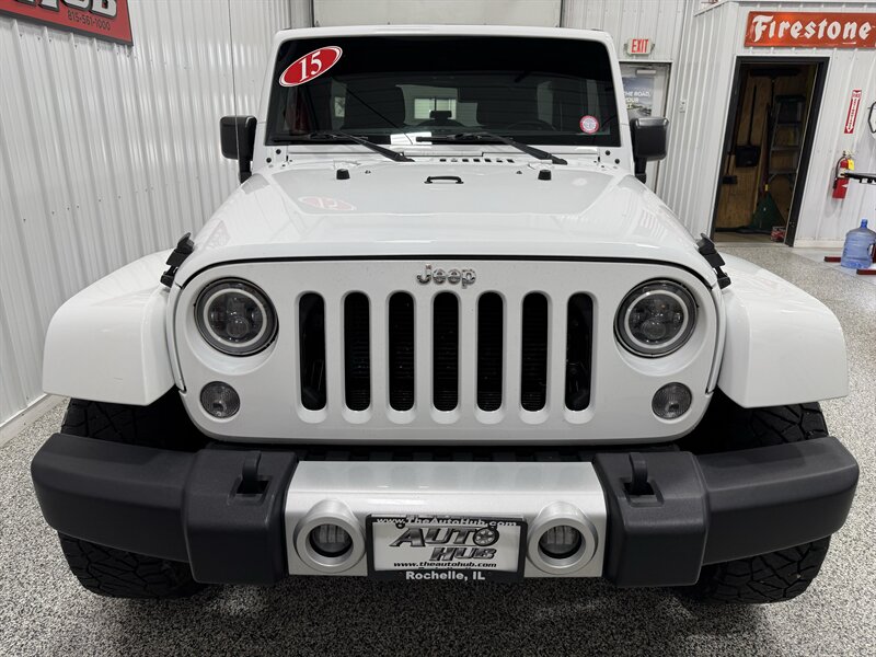 2015 Jeep Wrangler Sahara   - Photo 15 - Rochelle, IL 61068
