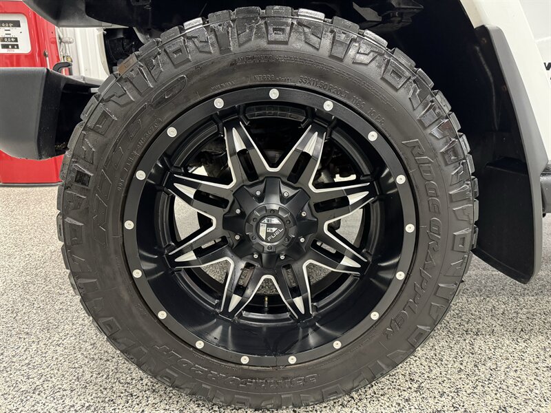 2015 Jeep Wrangler Sahara   - Photo 19 - Rochelle, IL 61068