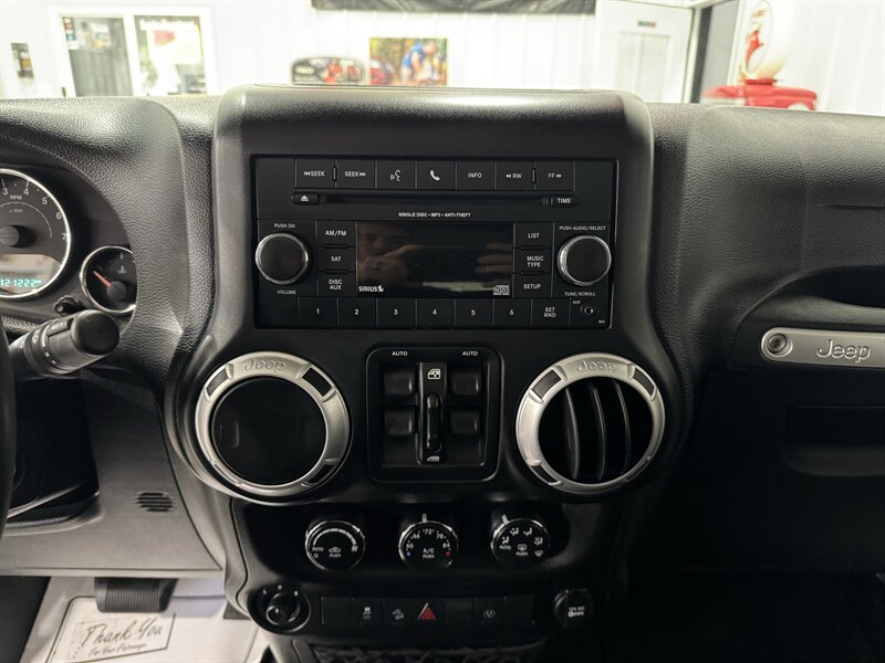 2015 Jeep Wrangler Sahara   - Photo 10 - Rochelle, IL 61068