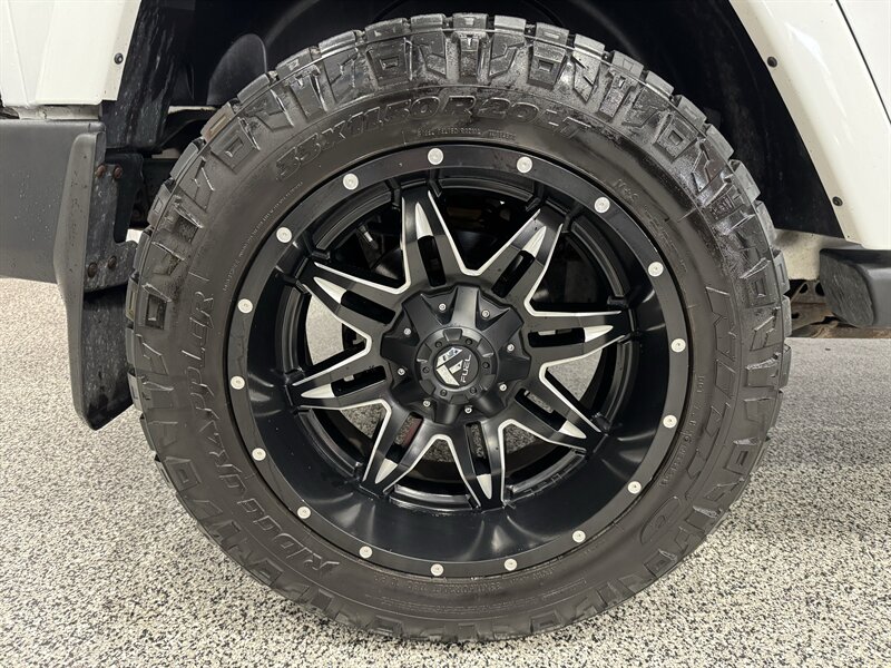 2015 Jeep Wrangler Sahara   - Photo 22 - Rochelle, IL 61068