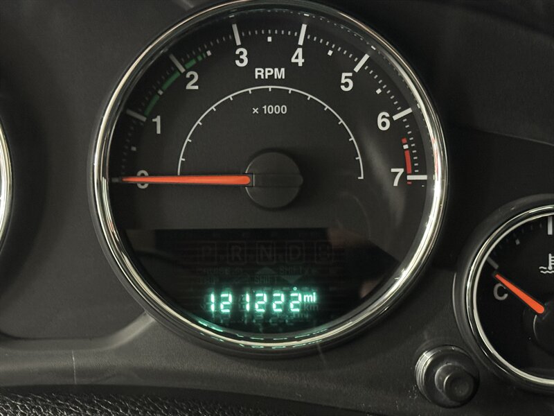 2015 Jeep Wrangler Sahara   - Photo 5 - Rochelle, IL 61068