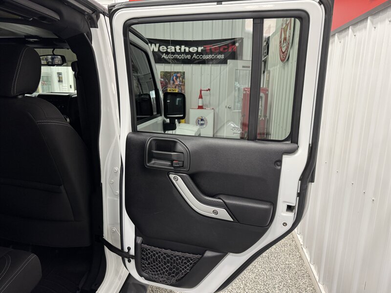 2015 Jeep Wrangler Sahara   - Photo 25 - Rochelle, IL 61068