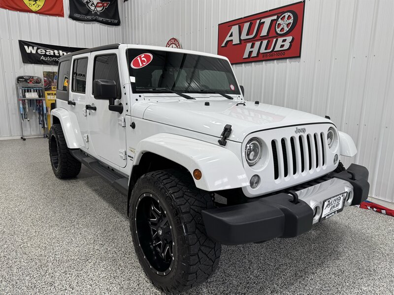 2015 Jeep Wrangler Sahara   - Photo 4 - Rochelle, IL 61068