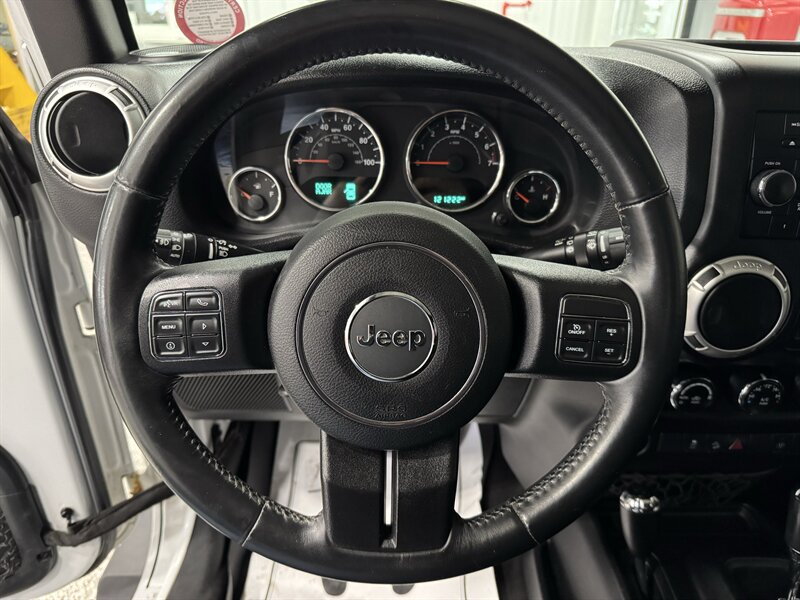 2015 Jeep Wrangler Sahara   - Photo 7 - Rochelle, IL 61068