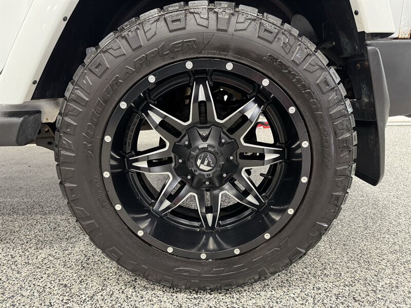 2015 Jeep Wrangler Sahara   - Photo 20 - Rochelle, IL 61068