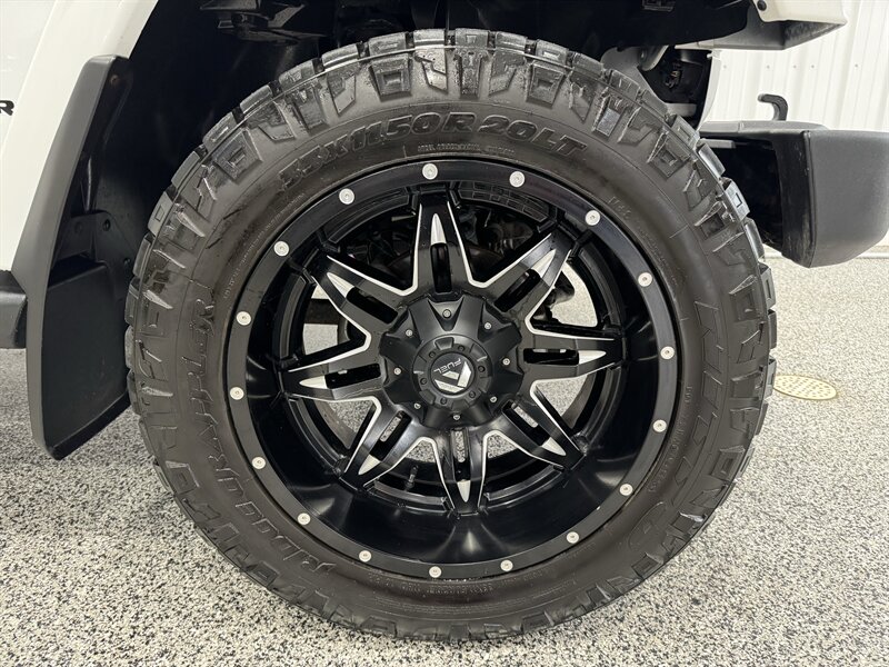 2015 Jeep Wrangler Sahara   - Photo 21 - Rochelle, IL 61068