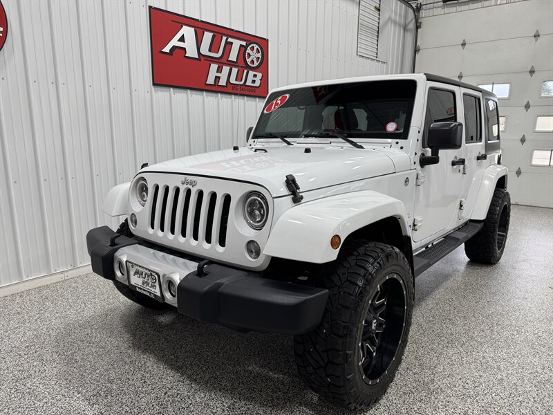 2015 Jeep Wrangler Sahara   - Photo 2 - Rochelle, IL 61068