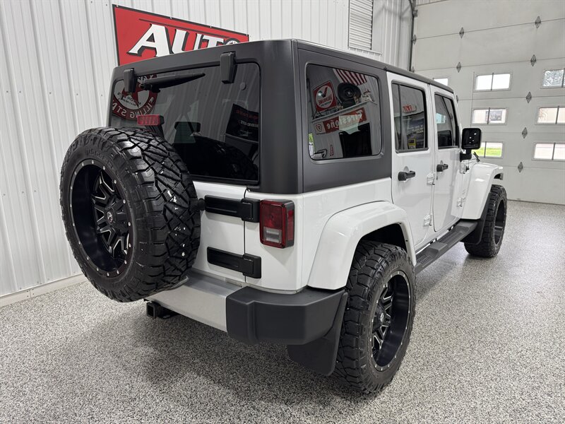 2015 Jeep Wrangler Sahara   - Photo 18 - Rochelle, IL 61068