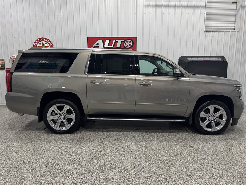 2018 Chevrolet Suburban Premier   - Photo 3 - Rochelle, IL 61068