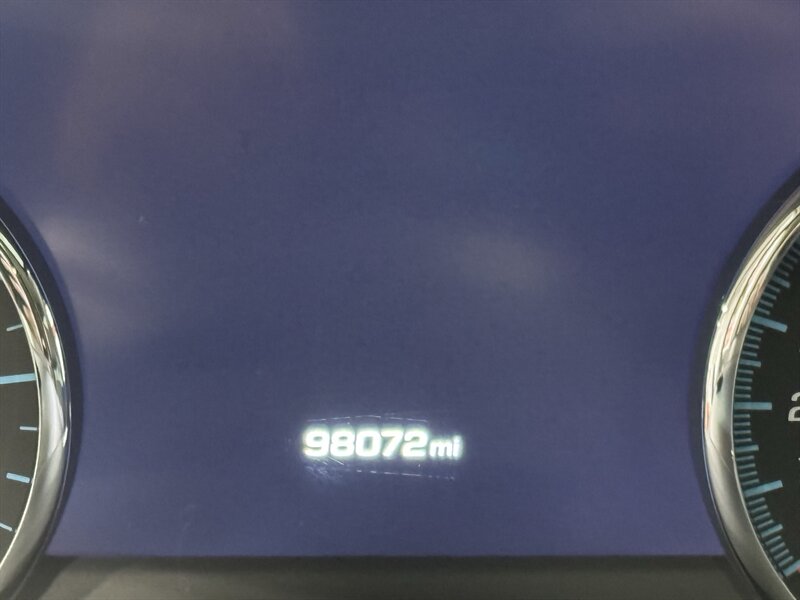 2018 Chevrolet Suburban Premier   - Photo 5 - Rochelle, IL 61068