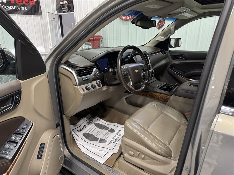 2018 Chevrolet Suburban Premier   - Photo 6 - Rochelle, IL 61068