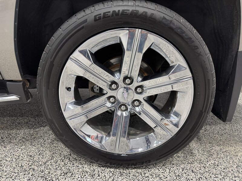 2018 Chevrolet Suburban Premier   - Photo 27 - Rochelle, IL 61068