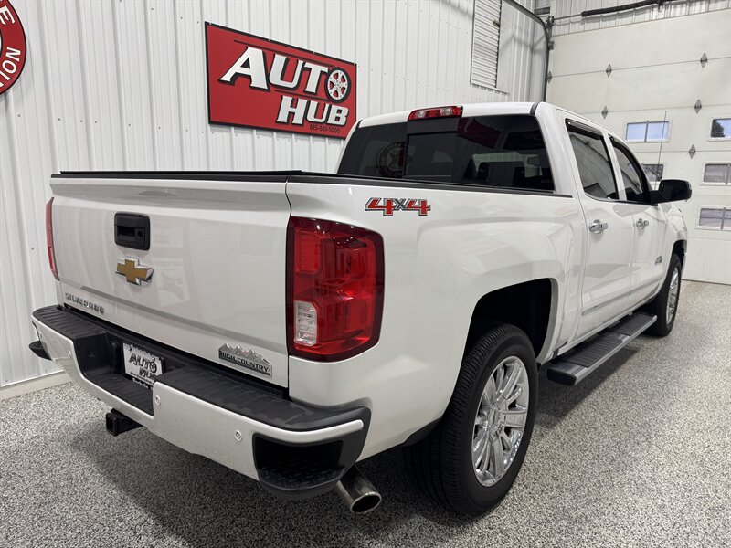 2017 Chevrolet Silverado 1500 High Country   - Photo 5 - Rochelle, IL 61068