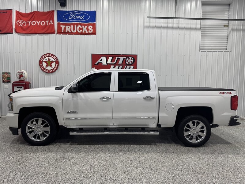 2017 Chevrolet Silverado 1500 High Country   - Photo 2 - Rochelle, IL 61068