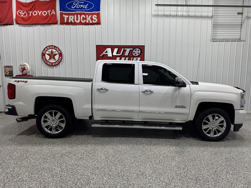 2017 Chevrolet Silverado 1500 High Country   - Photo 4 - Rochelle, IL 61068