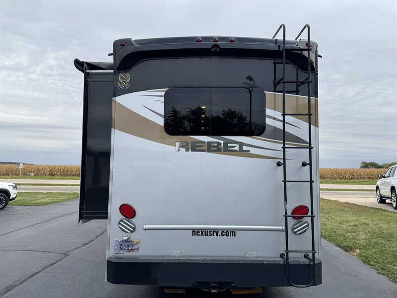 2021 Nexus Rebel 30R - Photo 3 - Rochelle, IL 61068