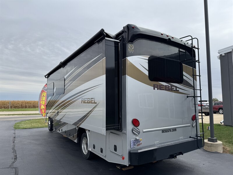 2021 Nexus Rebel 30R - Photo 4 - Rochelle, IL 61068