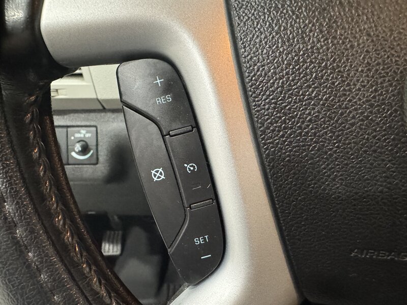 2011 Chevrolet Traverse LTZ - Photo 8 - Rochelle, IL 61068