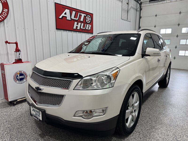 2011 Chevrolet Traverse LTZ - Photo 2 - Rochelle, IL 61068