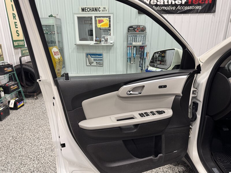 2011 Chevrolet Traverse LTZ - Photo 23 - Rochelle, IL 61068