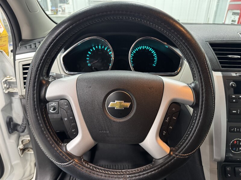 2011 Chevrolet Traverse LTZ - Photo 7 - Rochelle, IL 61068