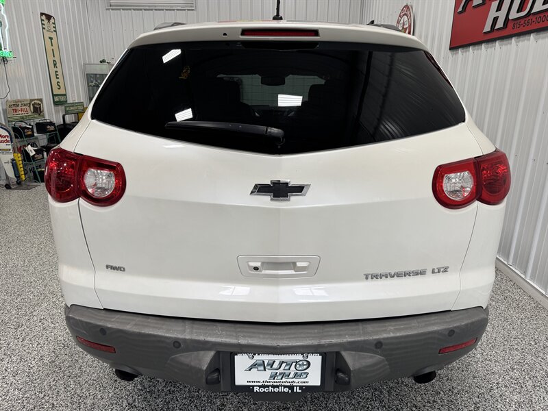 2011 Chevrolet Traverse LTZ - Photo 17 - Rochelle, IL 61068