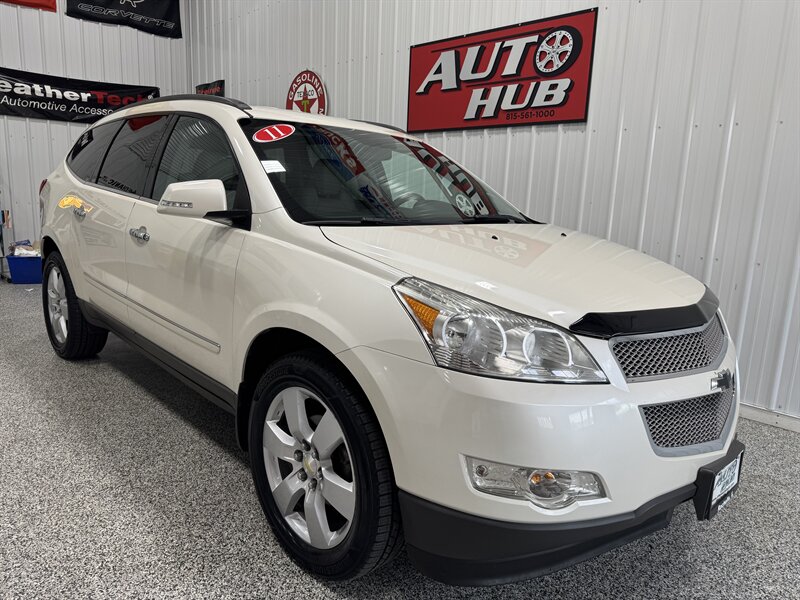 2011 Chevrolet Traverse LTZ - Photo 3 - Rochelle, IL 61068