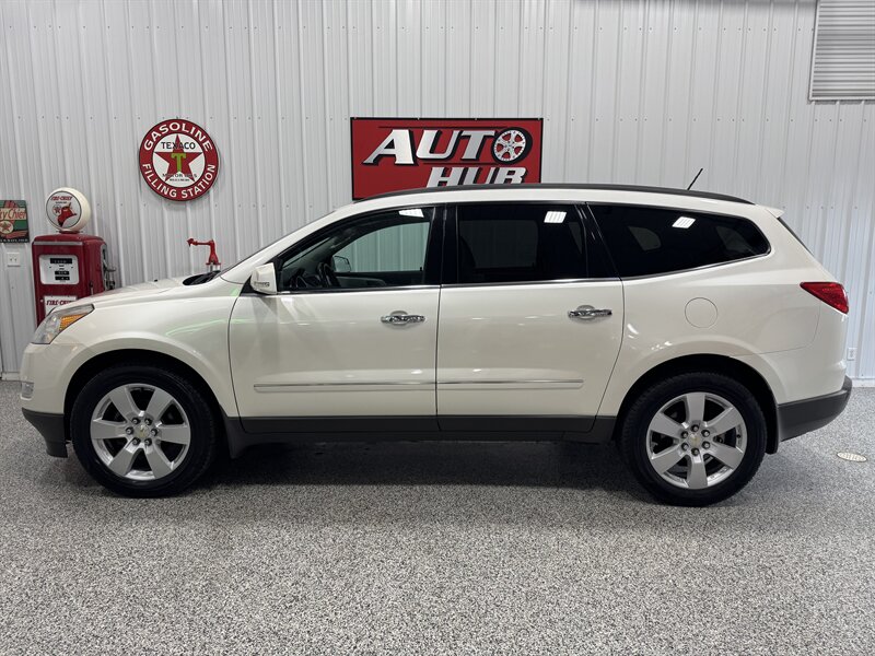 2011 Chevrolet Traverse LTZ - Photo 1 - Rochelle, IL 61068