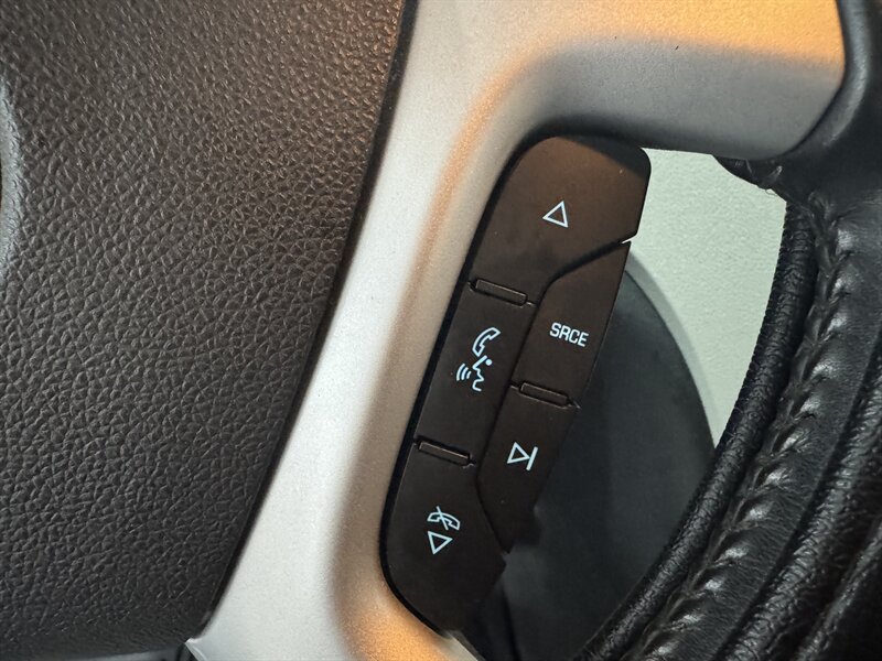 2011 Chevrolet Traverse LTZ - Photo 9 - Rochelle, IL 61068
