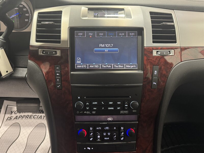 2013 Cadillac Escalade Luxury   - Photo 23 - Rochelle, IL 61068