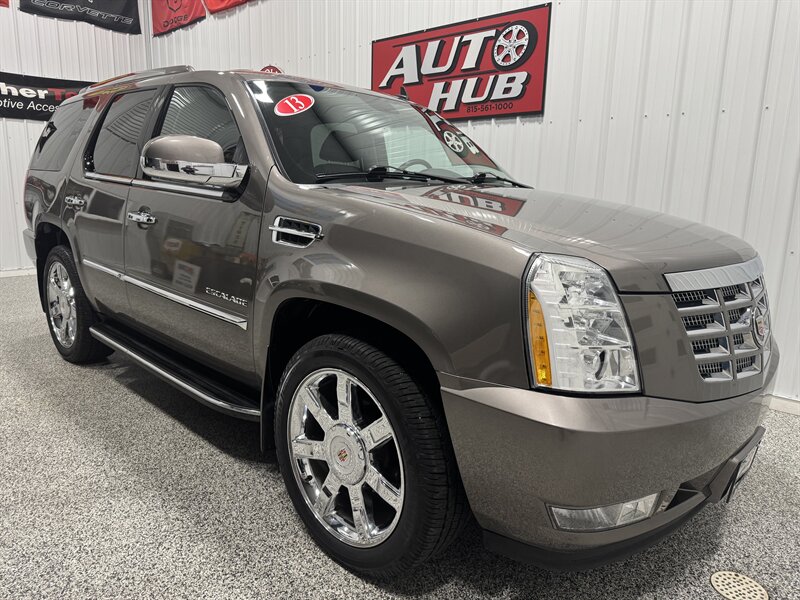 2013 Cadillac Escalade Luxury   - Photo 7 - Rochelle, IL 61068