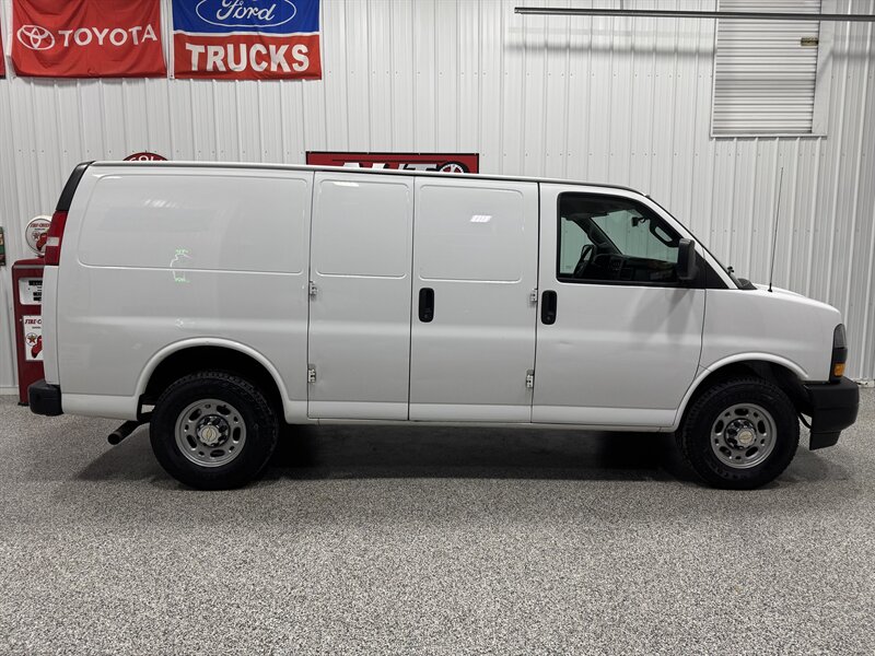 2019 Chevrolet Express 2500   - Photo 7 - Rochelle, IL 61068