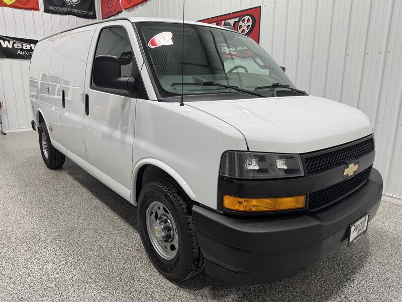 2019 Chevrolet Express 2500   - Photo 6 - Rochelle, IL 61068