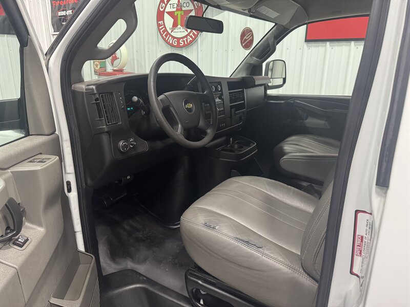 2019 Chevrolet Express 2500   - Photo 11 - Rochelle, IL 61068