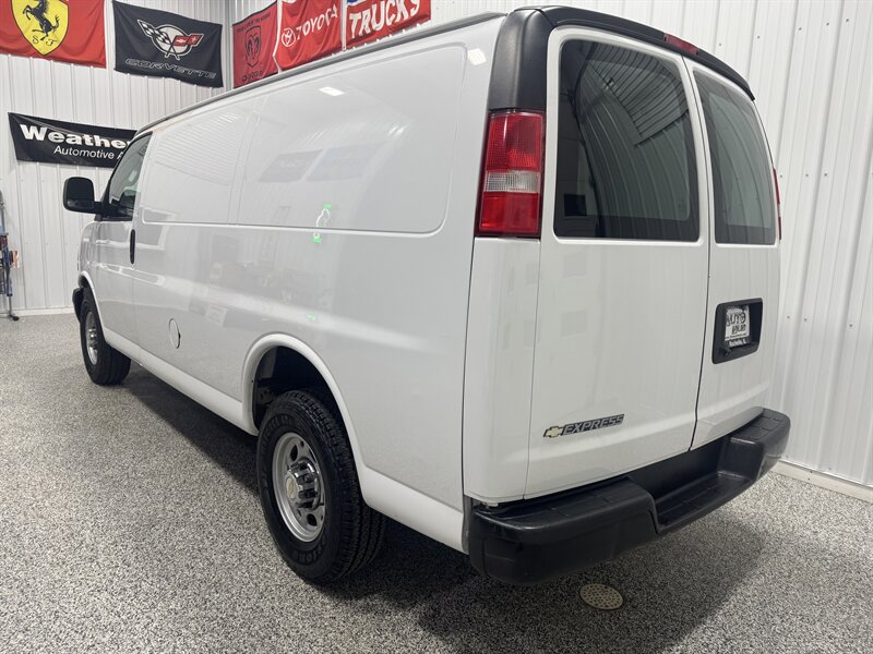 2019 Chevrolet Express 2500   - Photo 4 - Rochelle, IL 61068