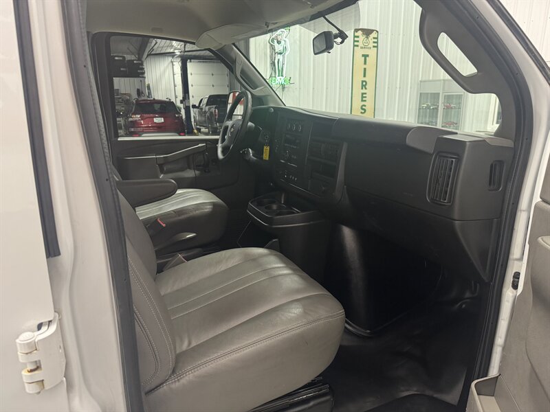 2019 Chevrolet Express 2500   - Photo 19 - Rochelle, IL 61068