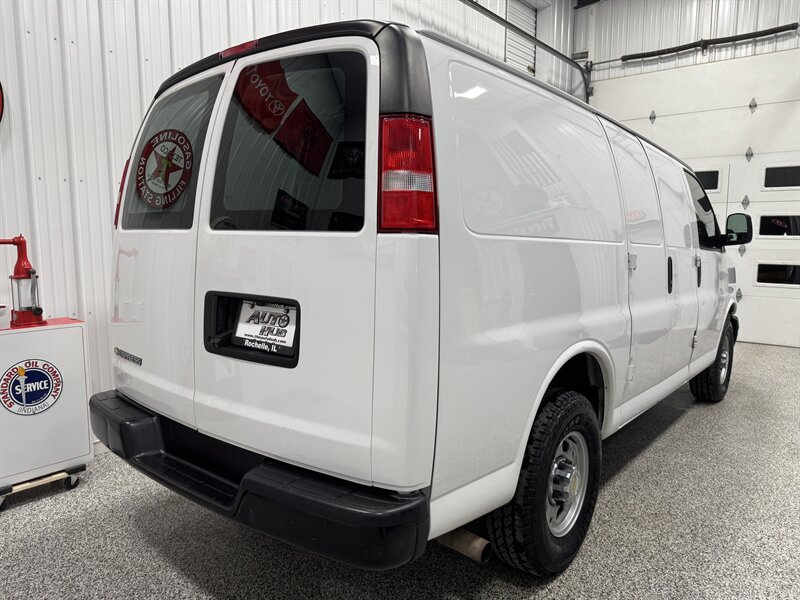 2019 Chevrolet Express 2500   - Photo 8 - Rochelle, IL 61068