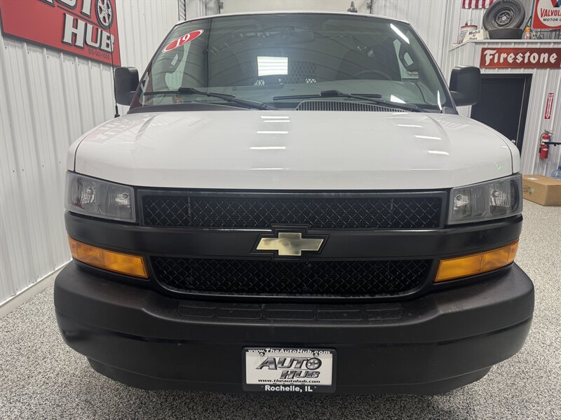 2019 Chevrolet Express 2500   - Photo 3 - Rochelle, IL 61068