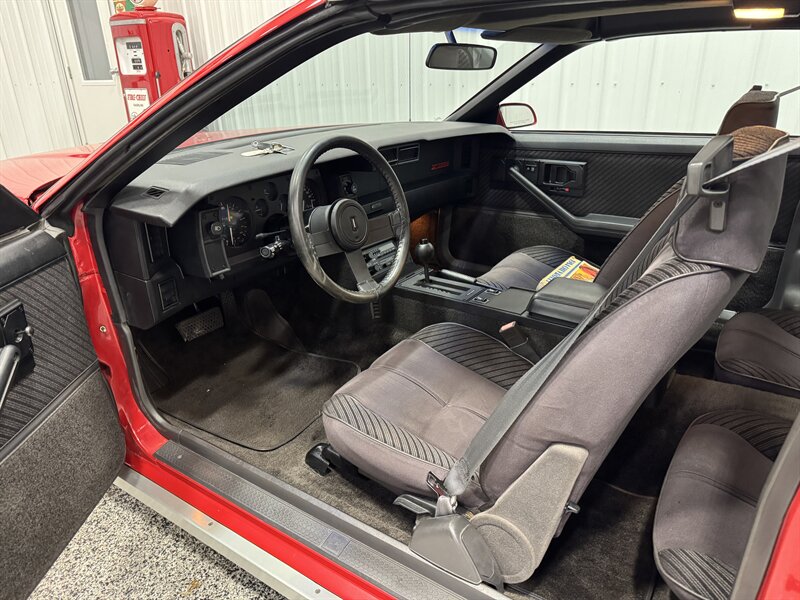 1984 Chevrolet Camaro Z28   - Photo 6 - Rochelle, IL 61068