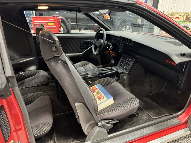 1984 Chevrolet Camaro Z28   - Photo 14 - Rochelle, IL 61068