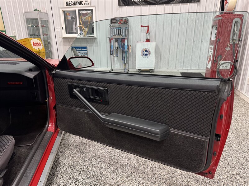 1984 Chevrolet Camaro Z28   - Photo 31 - Rochelle, IL 61068