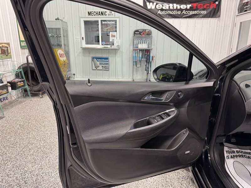 2017 Chevrolet Cruze LT Auto - Photo 21 - Rochelle, IL 61068