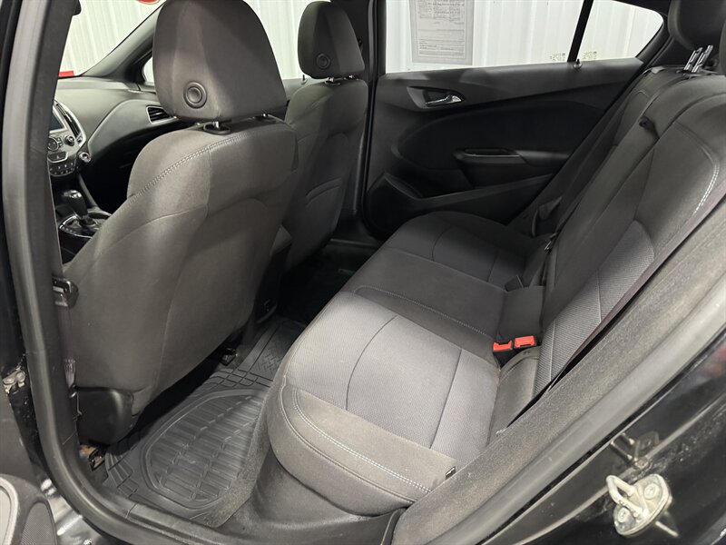 2017 Chevrolet Cruze LT Auto - Photo 12 - Rochelle, IL 61068