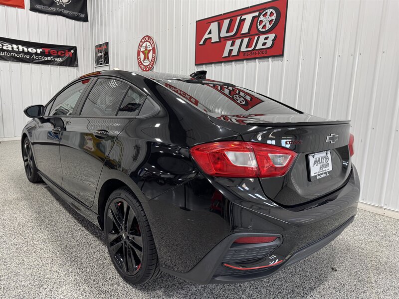 2017 Chevrolet Cruze LT Auto - Photo 17 - Rochelle, IL 61068
