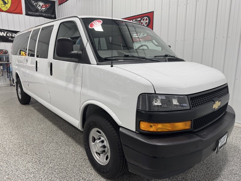 2019 Chevrolet Express LS 3500  15 Passenger - Photo 4 - Rochelle, IL 61068