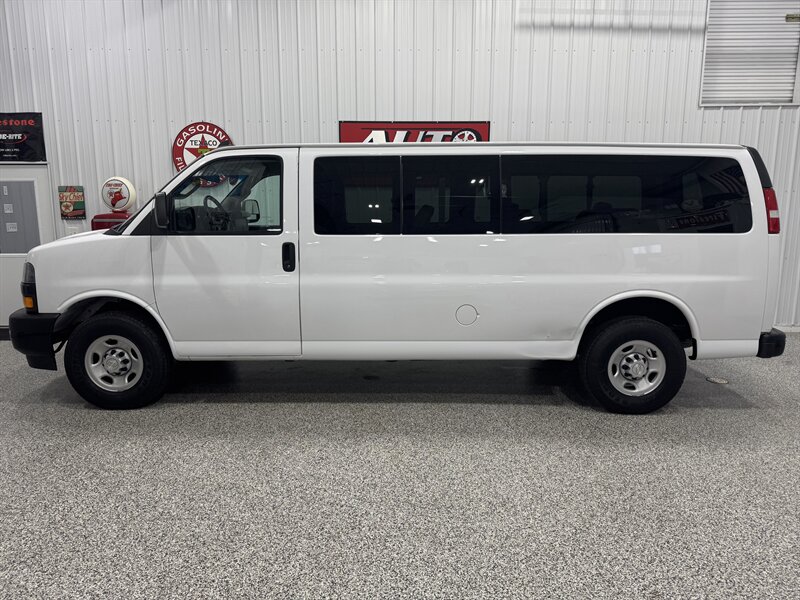 2019 Chevrolet Express LS 3500  15 Passenger - Photo 1 - Rochelle, IL 61068