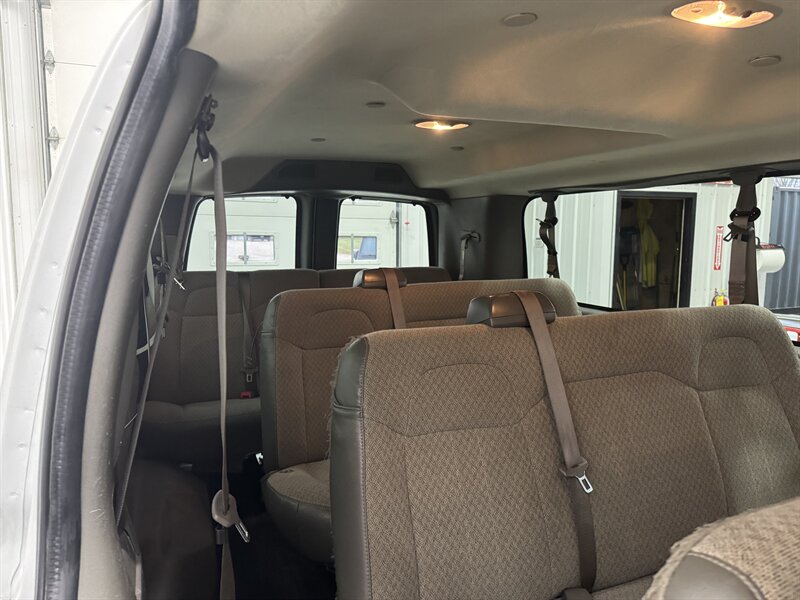 2019 Chevrolet Express LS 3500  15 Passenger - Photo 14 - Rochelle, IL 61068